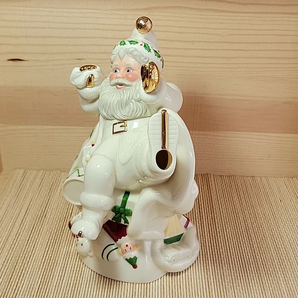 Lenox Vintage Holiday Skating Santa Teapot - Picture 4 of 10